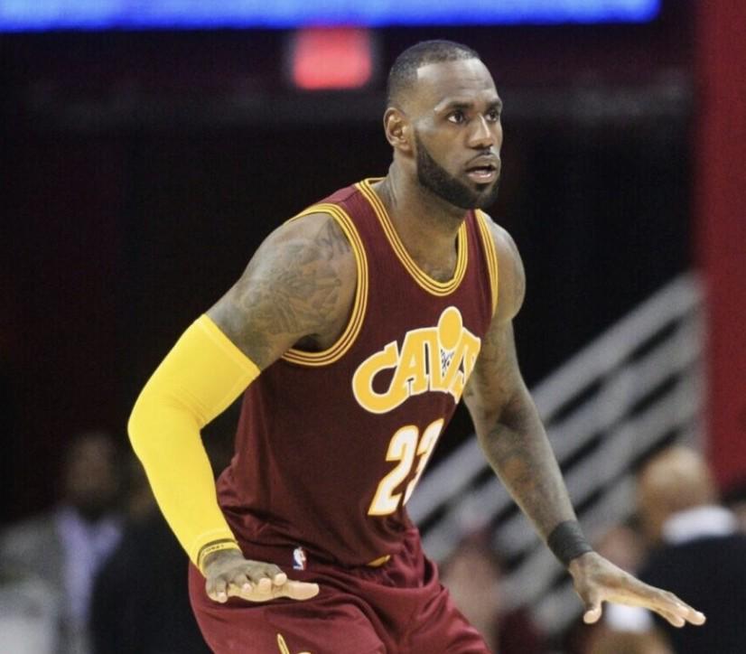 开云在线开户-香伯特：若你没听詹姆斯的站位要求，他会乱传球让教练换下你